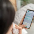Chatbot vs WhatsApp Business: ¿cuál necesitas realmente para tu estrategia de atención?